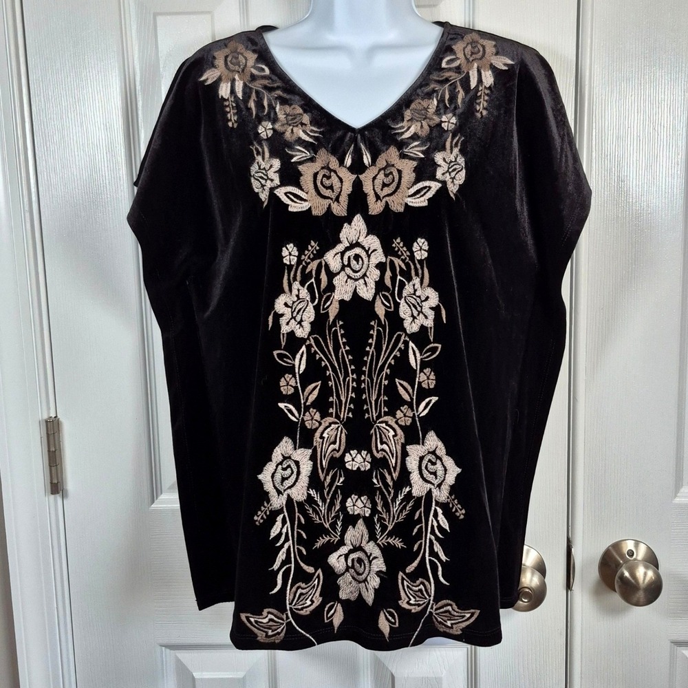 THML black and silver embroidered floral velvet‎ top women's medium